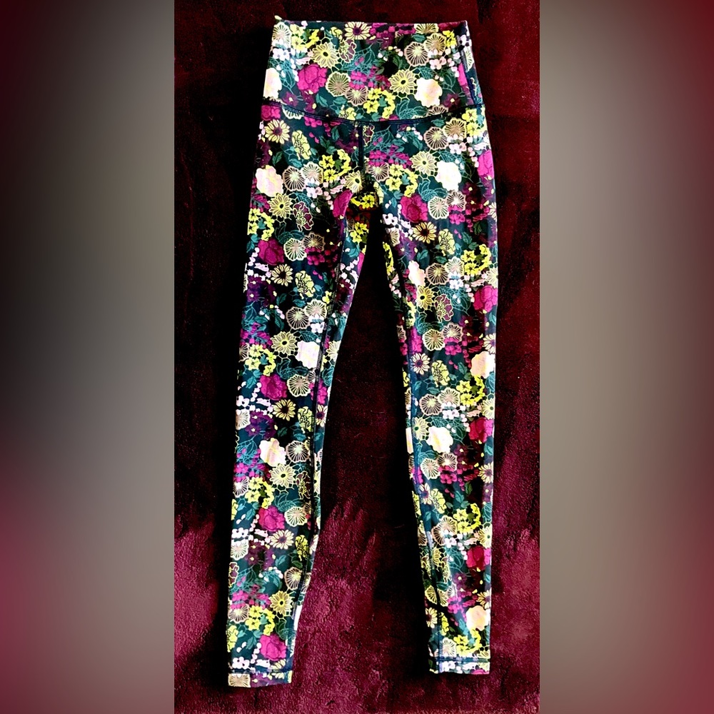 Size 2 Lululemon • Wunder Under Flurolace Tight - Picture 3 of 5